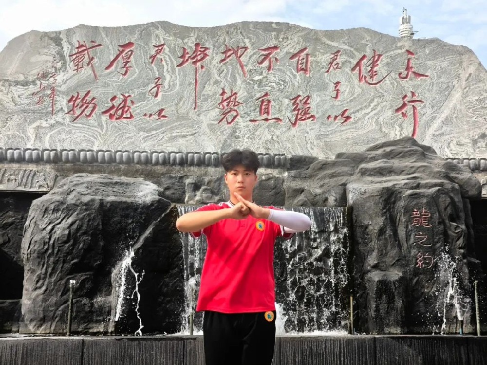 河南少林小龙武校全托套路学员王子浩然一招一式皆成长