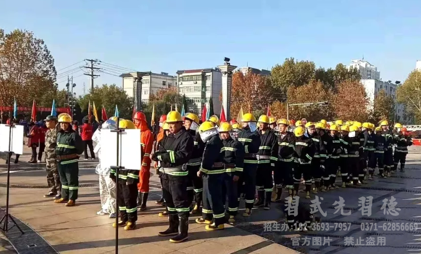 少林小龙武校预备役学员参加2018登封市消防安全宣传月启动仪式