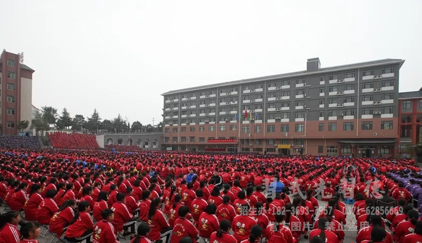 登封少林小龙武校邀请登封市检察院副检察长李彩云为师生作法治教育