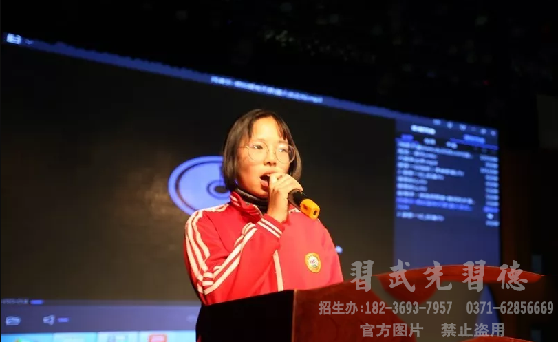 河南少林小龙武校邀请白雪讲师为女子学员讲授感恩教育课