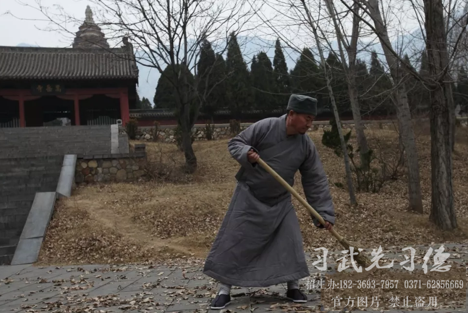 少林小龙武校微电影《禅武心3-佛心》杀青，男一号董事长陈同山幻化为“扫地僧”