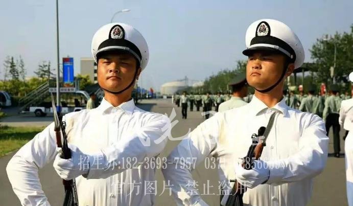 少林小龙武校培养的双胞胎学员双双亮相阅兵大典