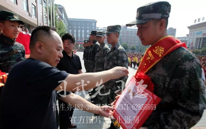 少林小龙武校10名预备役队员携武从戎、报效祖国 小龙武术学校